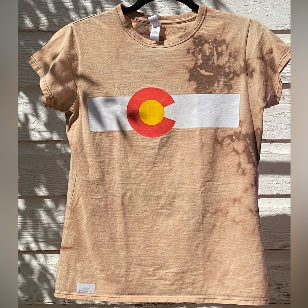 Women’s Large // Runs small // Colorado t-shirt // Hand dyed